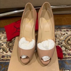 Christian Louboutin size 38.5 patent red sole pump